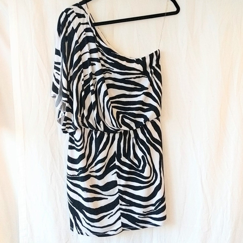 Ruby Rox Zebra Print One-Off Shoulder Top Sz L - image 2